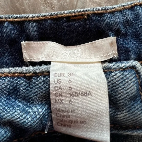 H&M jean shorts size 6. Never worn. - Picture 3 of 3